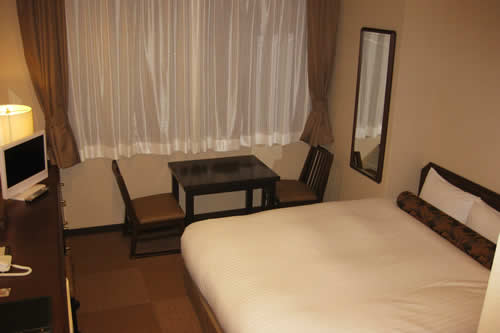 洋室マウンテンビュー（山側）セミダブル